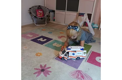 Mentőautó – mentő, hang- és fényjelzéssel