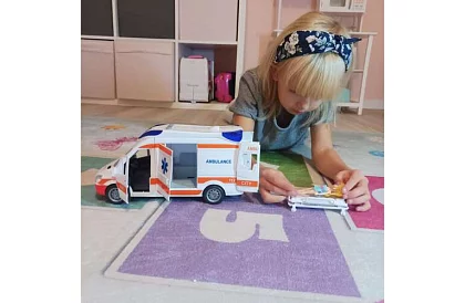 Mentőautó – mentő, hang- és fényjelzéssel