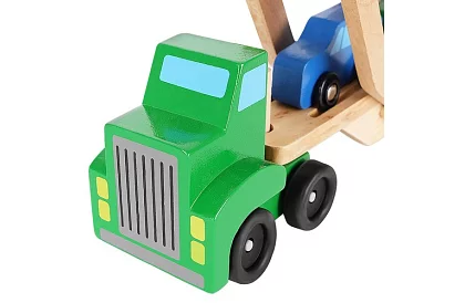 Fából autókat szállító teherautó kisautókkal