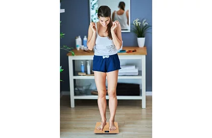 Bambusz LCD személyi mérleg – 180 kg-ig