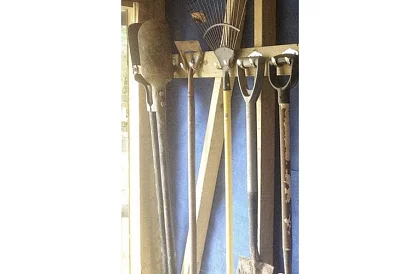 Fém akasztók kertészeti és műhely szerszámokhoz – 20 db