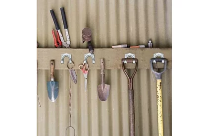 Fém akasztók kertészeti és műhely szerszámokhoz – 20 db