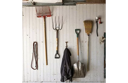 Fém akasztók kertészeti és műhely szerszámokhoz – 20 db