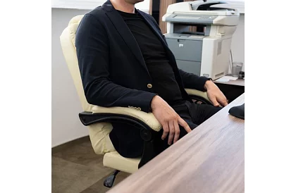 Irodai szék kihúzható lábtartóval - krém színű