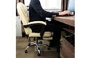 Irodai szék kihúzható lábtartóval - krém színű