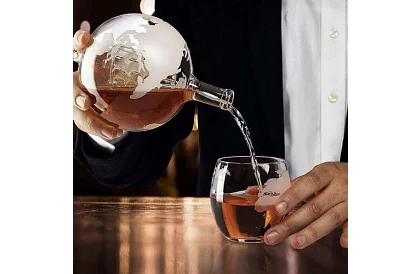 Nagy készlet – globuszos dekantáló whisky poharakkal
