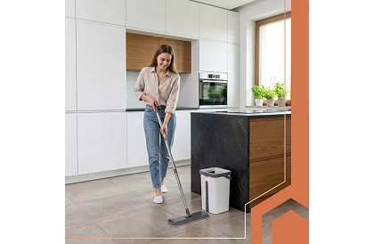 Gyakorlati lapos mop + 11 literes vödör – kétszobás tartozékokkal