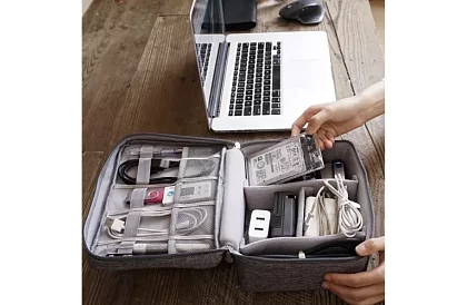 Utazási szervező kábelekhez és töltőkhöz