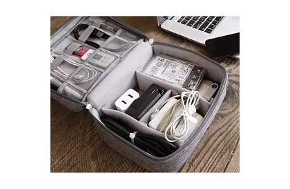 Utazási szervező kábelekhez és töltőkhöz