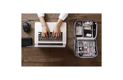 Utazási szervező kábelekhez és töltőkhöz