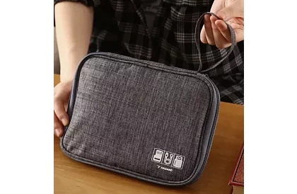 Utazási tok – kábelek és töltők szervezője