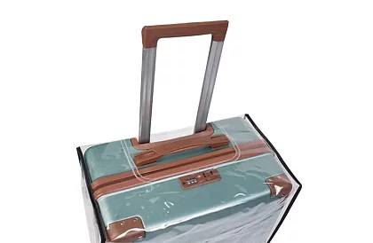 Átlátszó védőburkolat az utazótáskához