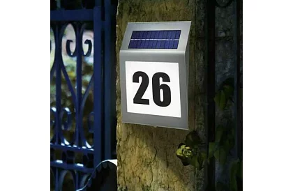 LED napelemes házszám