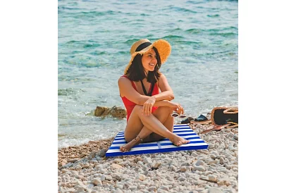 Összecsukható strandtakaró 190 x 66 cm